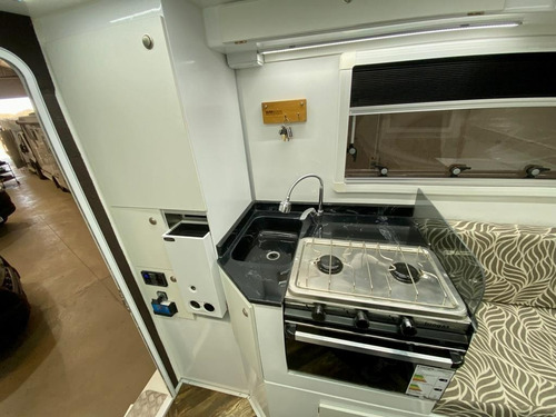 Imagen 5 de 10 de Camper Ag-240 Sobre Toyota Hilux - Silfred Motorhome