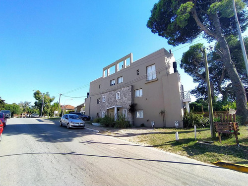 Alquiler Complejo La Manzana Unidad 5, 3 Ambientes En Duplex, Parrilla.