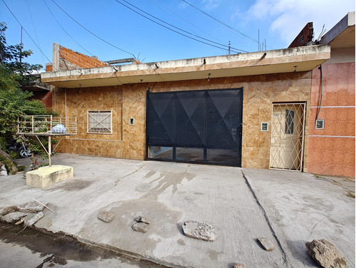Casa En Venta En Isidro Casanova