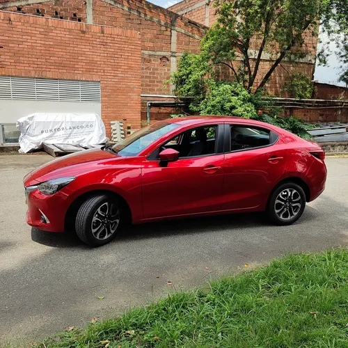 Mazda 2 GRAND TOURING LX SEDAN