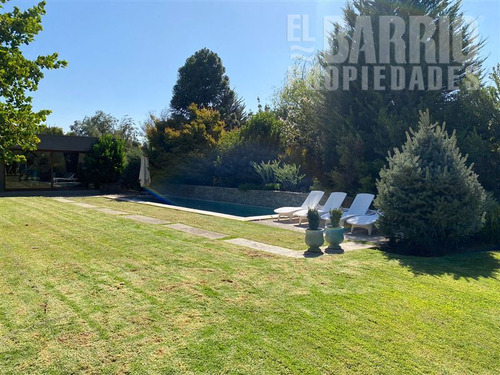 Casa En Venta De 3 Dorm. En Las Brisas De Chicureo