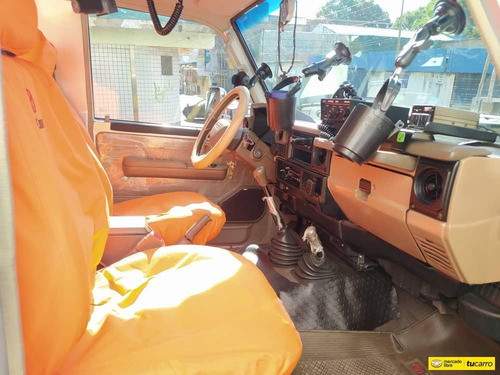 Toyota Macho Techo Duro