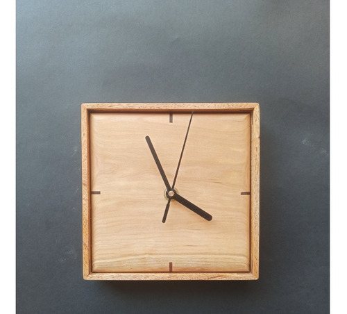 Reloj De Pared Artesanal En Madera Maciza Mov Continuo Madera Paraíso
