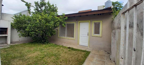 Imagen 2 de 15 de Venta - Casa - Ph - Hurlingham- Jardín - Parrilla - Lavadero- Cochera