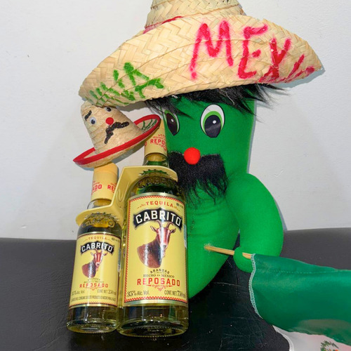 Tequila Cabrito Reposado 750ml +molde 4vasos De Hielo Gratis