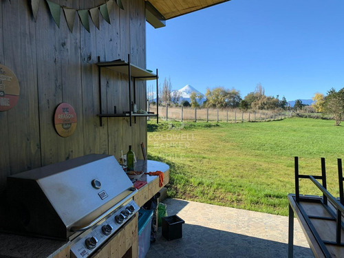 Acceso Al Lago Y Vista Al Volcán, Puerto Varas