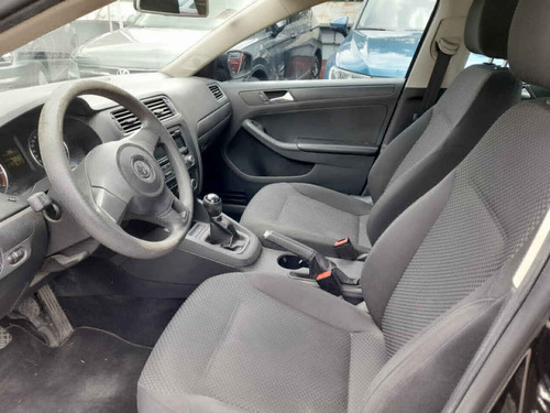 Imagen 8 de 15 de Volkswagen Jetta 2013 4p Style L5/2.5 Aut
