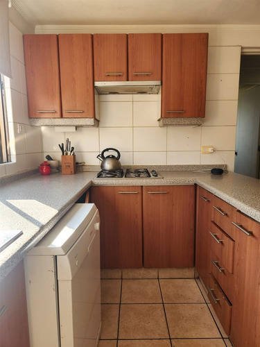 Casa En Venta De 3 Dorm. + Servicio En Colina