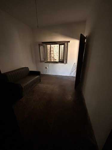 Hermosa Casa Con Apto Al Fondo Y Galpón.