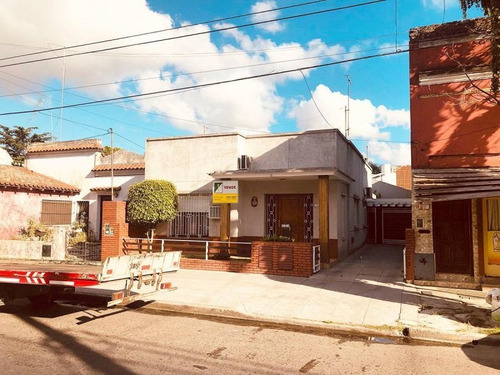 Casa En Venta En Villa Ballester
