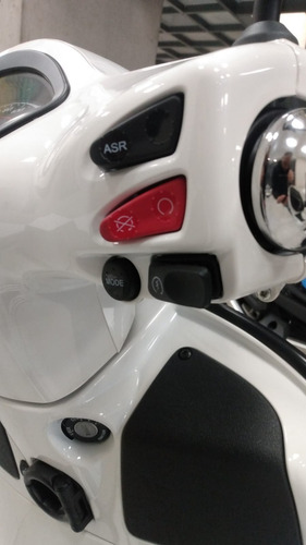 Imagen 11 de 22 de Vespa Gts 300 Racing Sixties -palermo Bikes-
