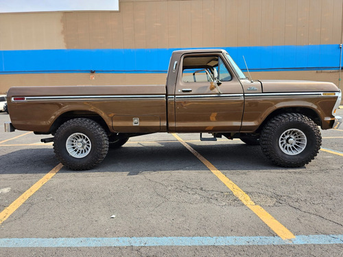 Ford F-150 Custom 4x4