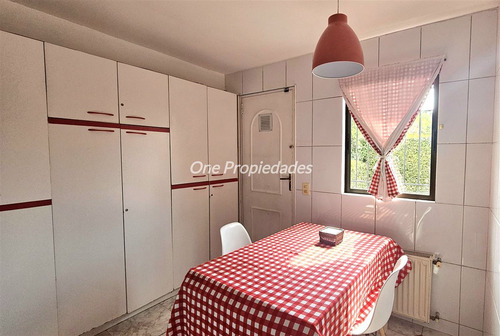 Casa En Venta De 4 Dorm.3 Baños Estar Servicio En Las Condes