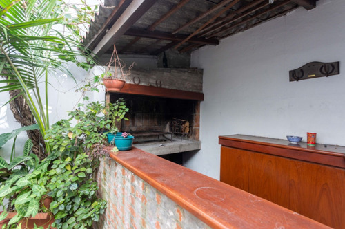 Única En Su Estilo. Venta De Casa En Malvin, 5 Dormitorios, Padrón Único.