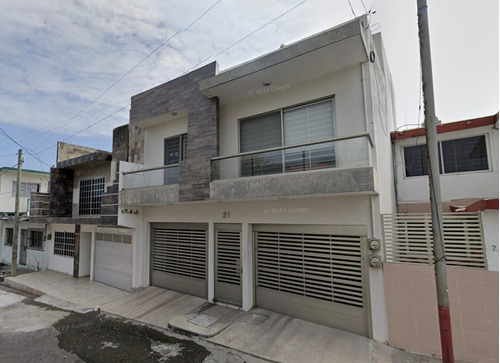 Hermosa Casa En Venta, Aprovecha Este Precio Y Multiplica Tu Inversion - Del Obrero 21, Panaderos, 91728 Veracruz, Ver.