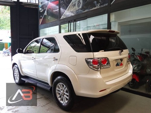 Imagen 5 de 13 de Toyota Fortuner Sr5 Automatica Dubai 4x4