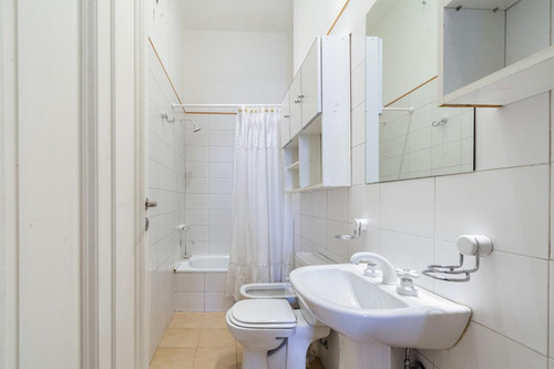 Venta Depto. De 3 Amb. En Monserrat Con Cocheras.