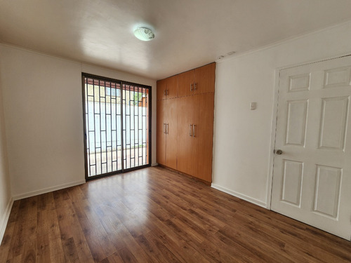Venta Casa Remodelada Pasaje 8 , La Cisterna
