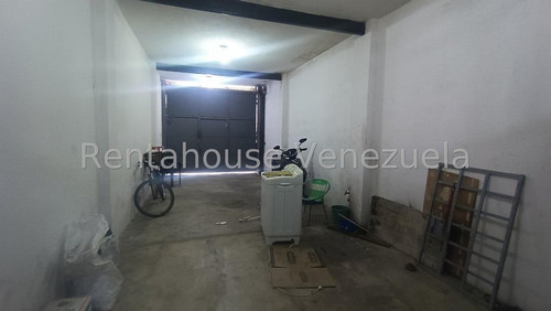 Gisselle Lobo Tiene Edificio Comercial En Venta En Zona Centro De Barquisimeto 2 Niveles Amplios Espacios Portones Puertas De Seguridad Tanque Subterraneo De 8000 Litros Camaras Seguridad 2 5 8 0 2 0