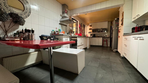Bernardo Larrain / Calle Interior