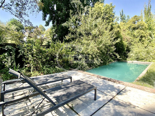 Casa En Venta De 5 Dorm.la Dehesa Lo Barnechea