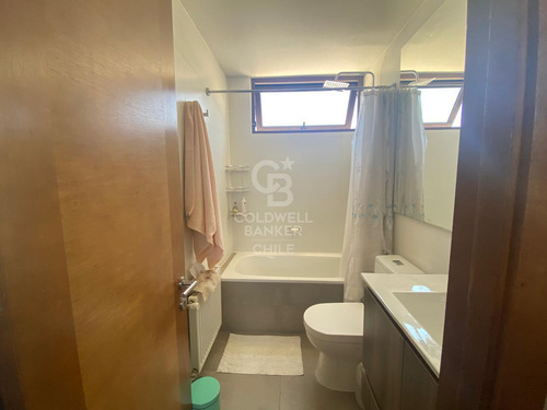 Cálida Casa Con Vista Panorámica En Condominio Seguro