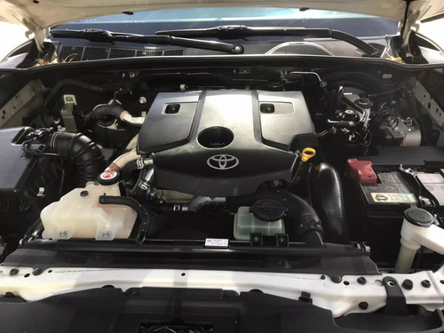 Imagen 21 de 24 de Toyota Hilux 2.8 Cd Srv 177cv 4x4 Mt2017