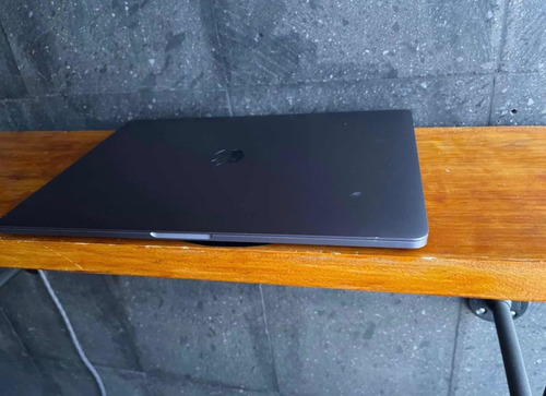 Macbook Pro 15 Inch , 2016 (Usado)