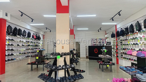 Amplio Local Comercial En Venta En Pleno Centro De Barquisimeto, A Pie De Calle En La Avenida 20 - M -c -t- #// Monica Carrasquel, Rah Centro Occidente /*# Oportunidad De Inversion