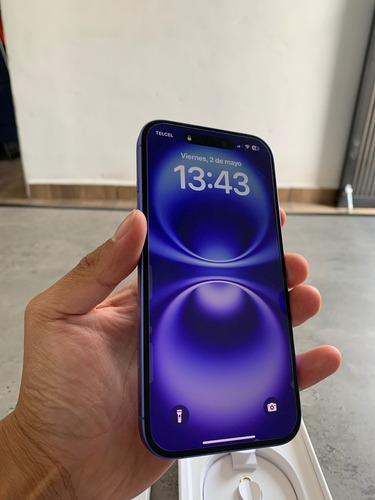 Iphone 16 (128 Gb) - Ultramarino + Funda Magsafe Original Azul (Usado)