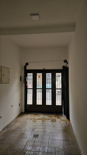 Casa De 2 Dormitorios En J. M. Rosas Al 2200, Rosario