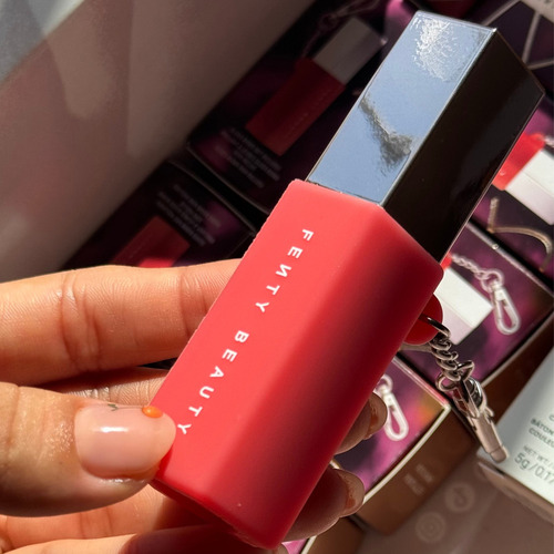 Fenty Beauty Llavero Para Gloss Bomb Keychain Case