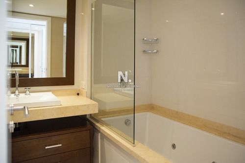 Apartamento En Mansa - Punta Del Este- Ref: 3273