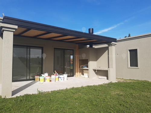 Casa En Venta Ubicado En Country Maschwitz, Zona Norte