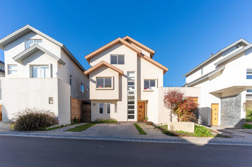 Cómoda Casa En Condominio (103587)
