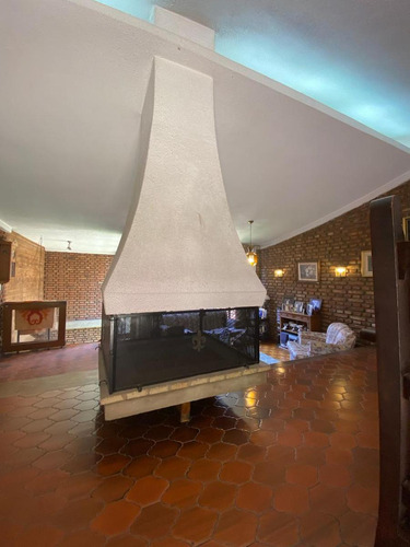 Venta Casa - Alto Cofico - 3 Dorm. - 4 Baños - Apto Crédito Hipotecario - Lugar Para Consultorios En Planta Baja