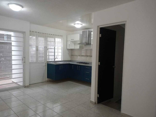 Imagen 4 de 10 de Casa De Dos Plantas En Coto Privado...