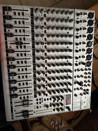 Mezcladora De Audio Behringer Eurorack Ub2222fx-pro