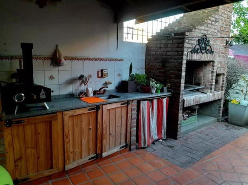 Casa En Venta - 4 Dormitorios 2 Baños - 170mts2 - Ramos Mejía