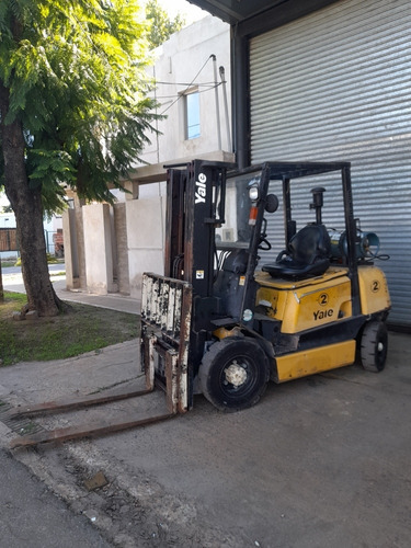 Imagen 3 de 10 de Autoelevador Yale Nafta/gas 2500kg T. Triple Containera