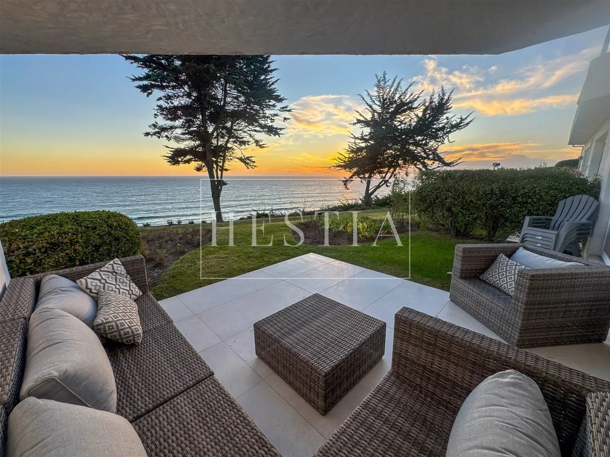 Imagen 1 de 20 de Departamento Remodelado En Primera Línea De Marbella