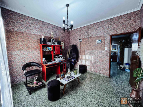 Casa En Venta - 2 Dormitorios 1 Baño - Cocheras - 420mts2 - Berisso