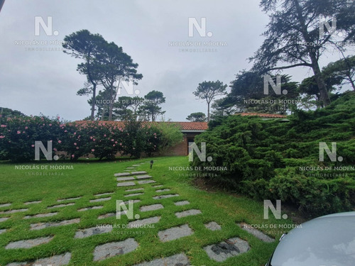 Hermosa Casa En Venta Zona Privilegiada.- Ref: 4179