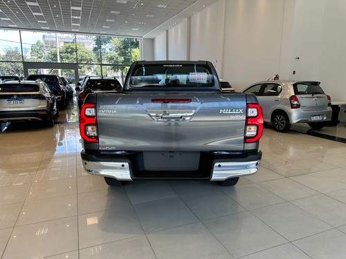 Toyota Hilux Pick-up 2.8 Cd Srv 204cv 4x4