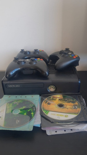 Microsoft Xbox 360 Slim 4gb Standard 3 Controls 22 Games