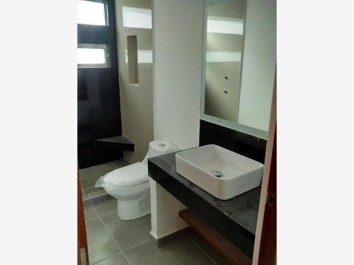 Imagen 4 de 15 de Hermosa Casa En Venta En Fraccionamiento Privado, Dentro De