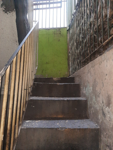 Casa Em Madureira Com Comércio Embaixo Com Banheiro E Casa