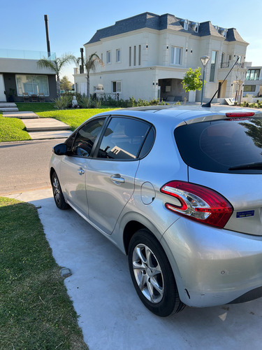 Peugeot 208 1.6 Allure Tiptronic