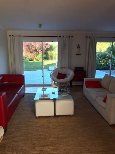 Gran Casa Amoblada, En Santa María Del Mar, Barrio Seguro