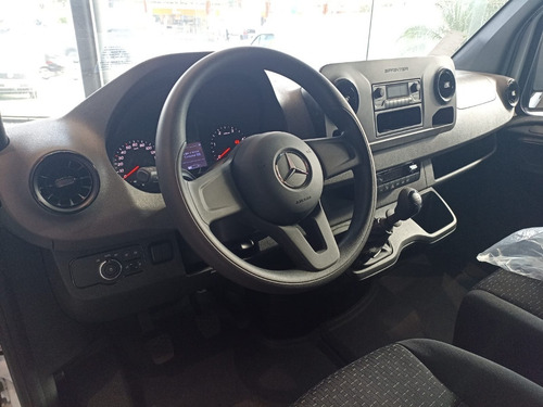 Imagem 9 de 10 de Mercedes-benz Van 16 Lugares 416 2021/2022